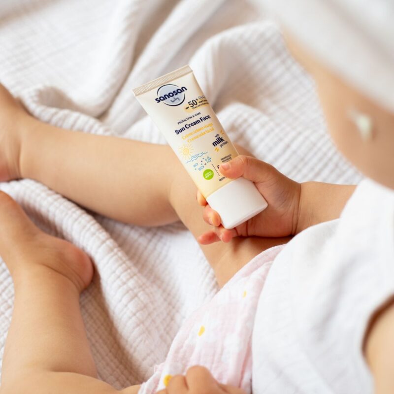 Cremă de față pentru copii cu protecție solară SPF 50+ sanosan Baby, 30 ml